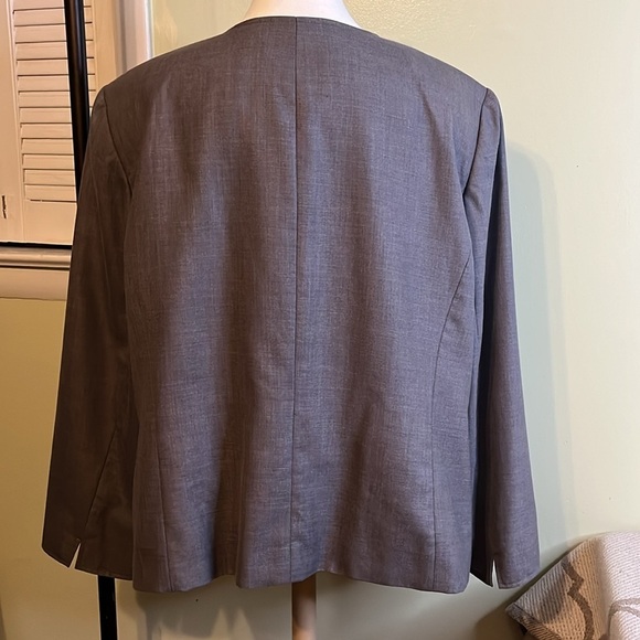 Tahari Arthur Levine gray 2 button blazer jacket - Picture 14 of 14